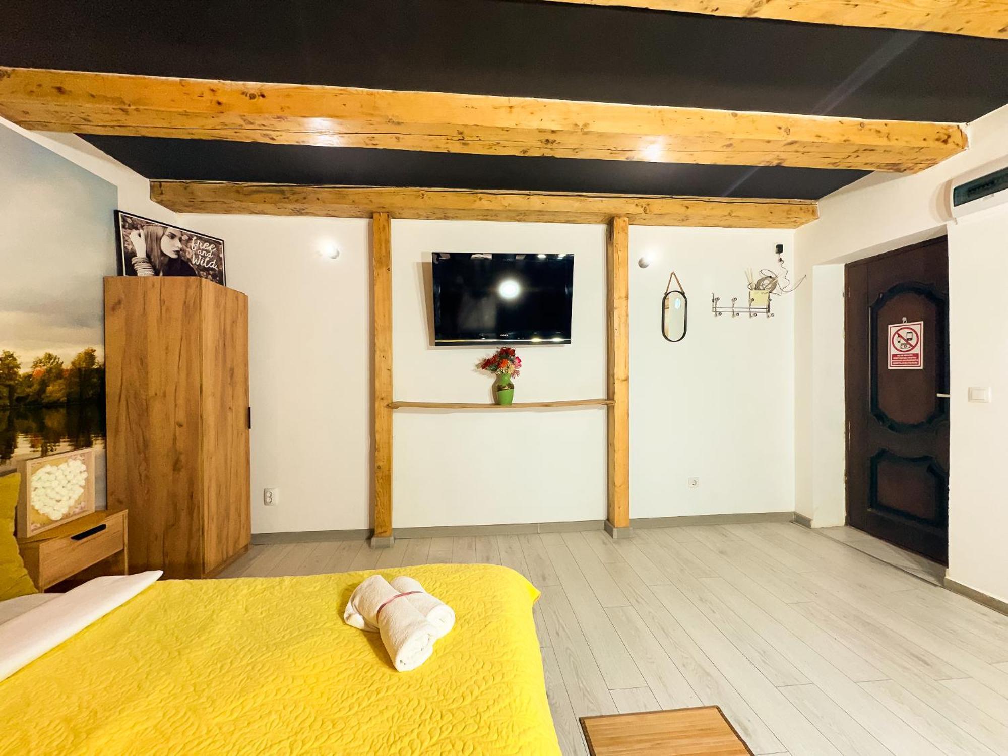 Venus Central Lux Studio Craiova Extérieur photo